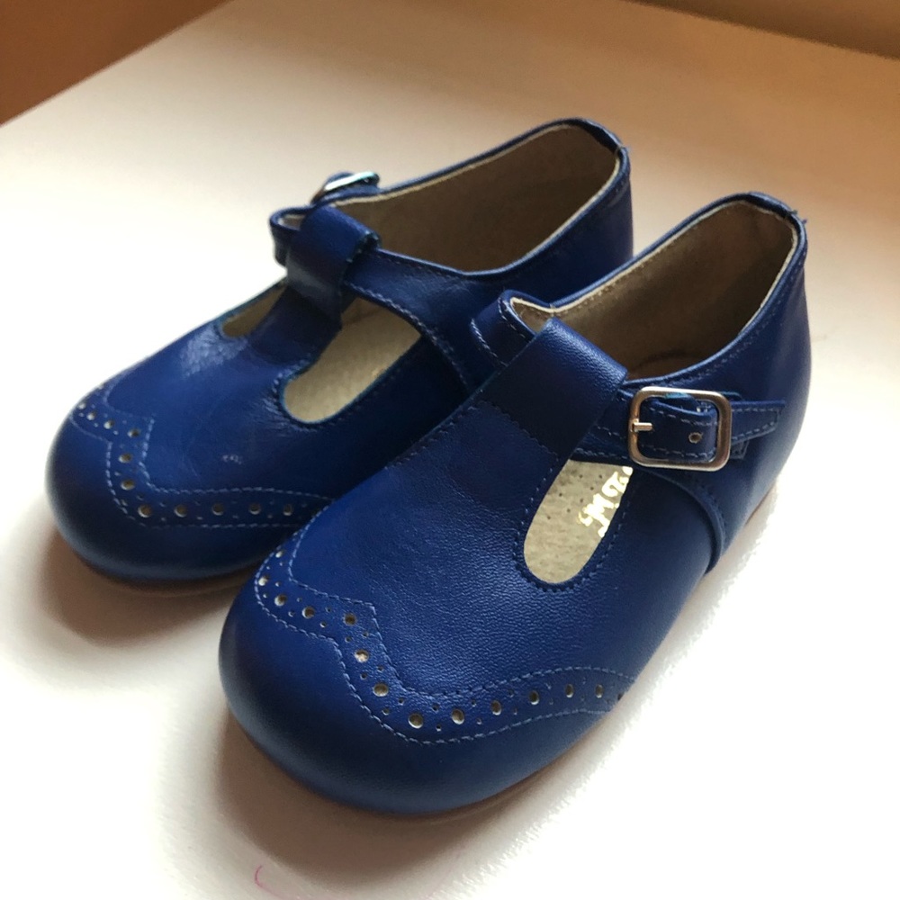 Size 6 toddler shoe